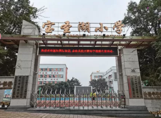 愛(ài)心助學(xué) 關(guān)愛(ài)留守兒童